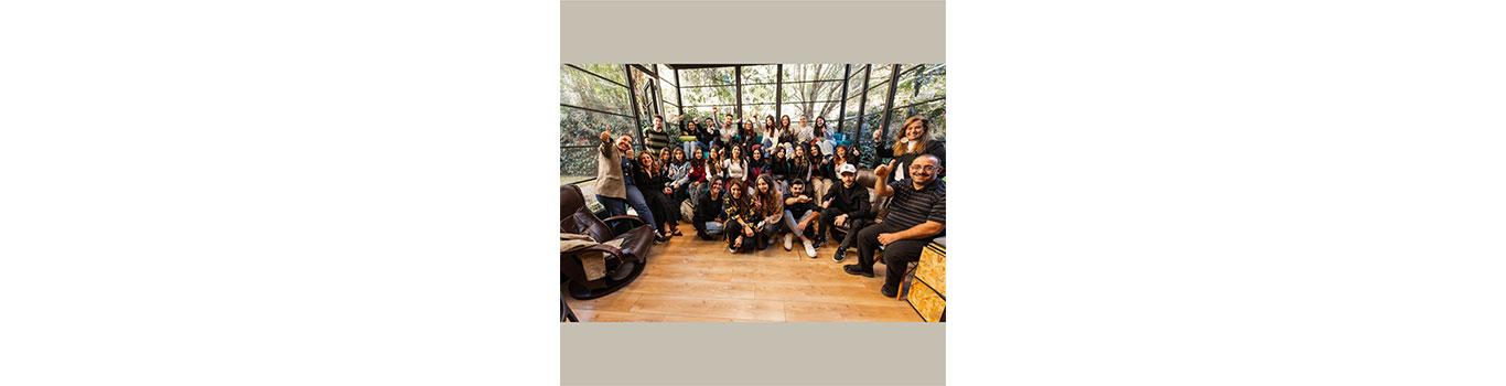 طلاب كلية الفنون (4) في زيارة إلى وكالة Feer McQueen